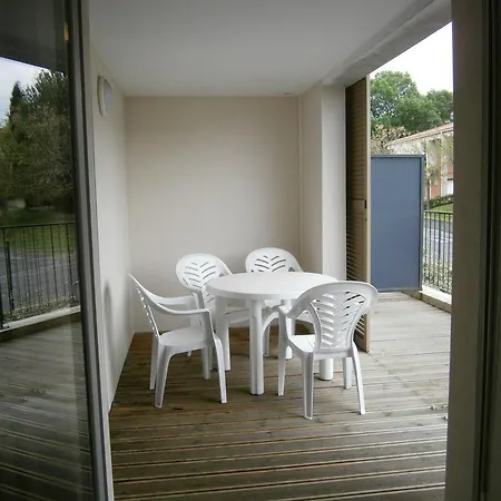 Les Aux Portes De La Cite 