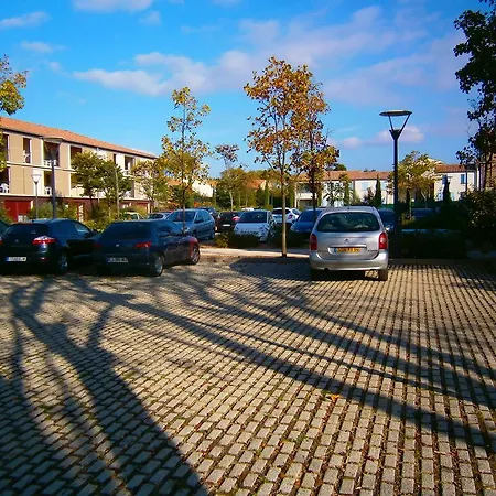 Les Aux Portes De La Cite 